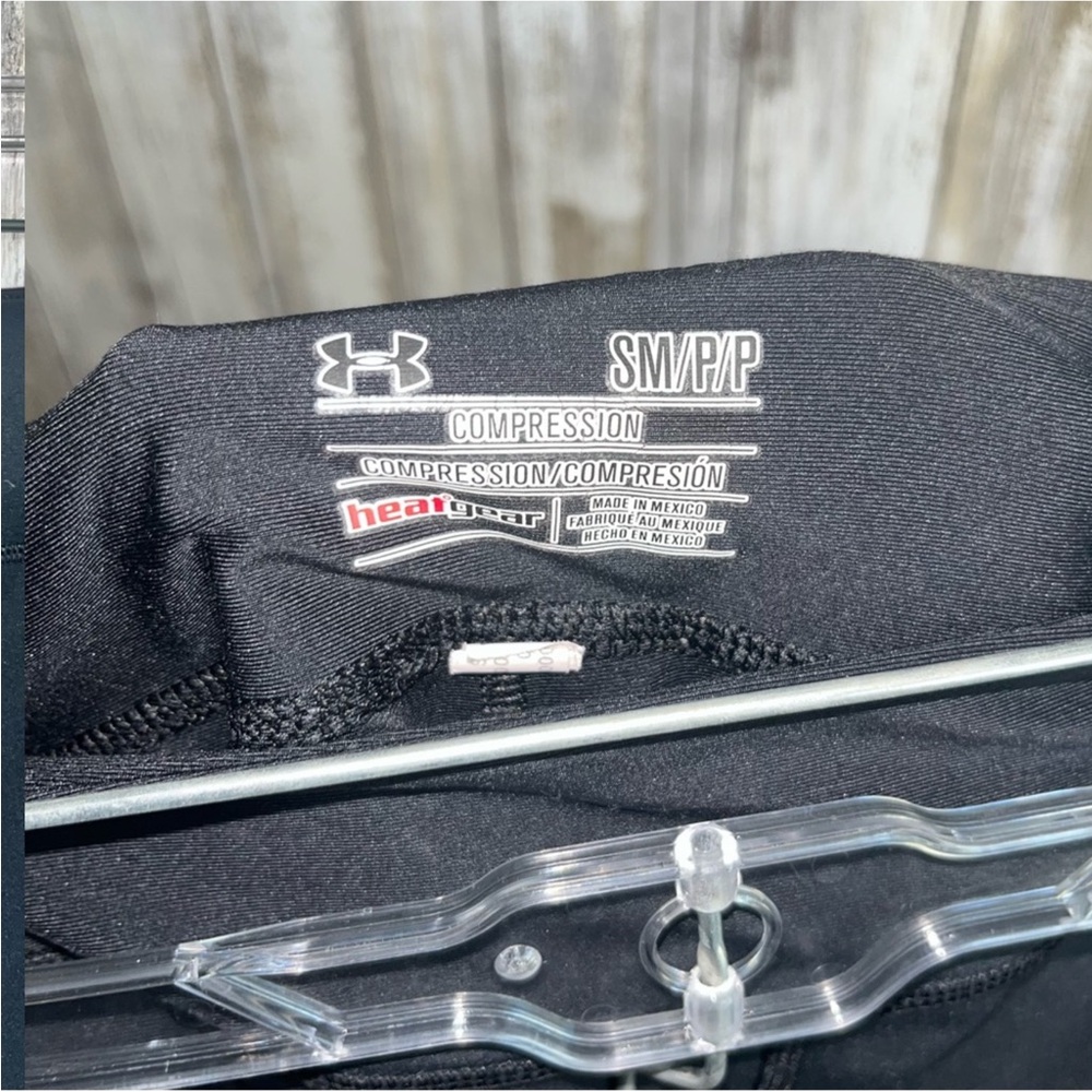 Under Armor Black Compression Crop Pants - Picture 4 of 4